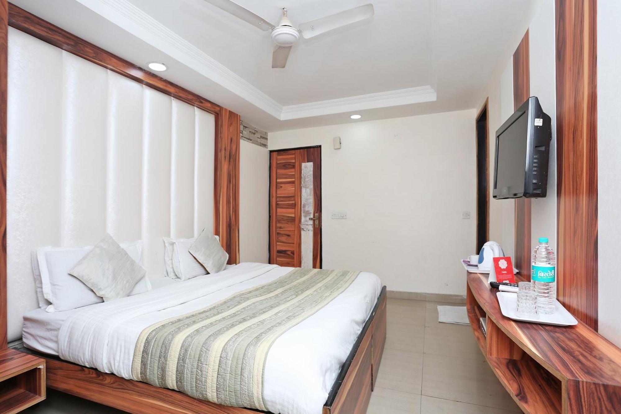 Oyo Flagship Hotel F Five New Delhi Luaran gambar