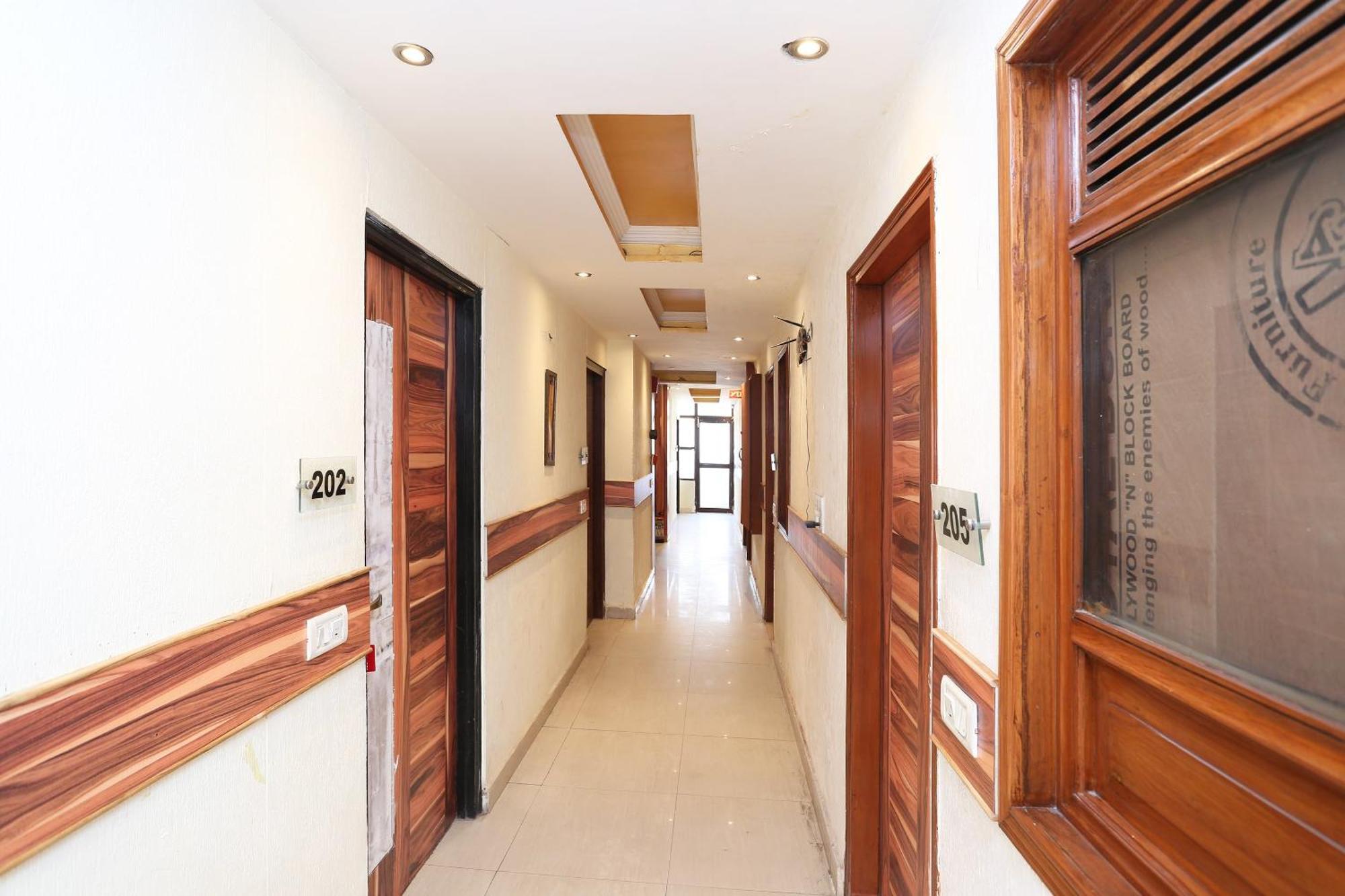 Oyo Flagship Hotel F Five New Delhi Luaran gambar