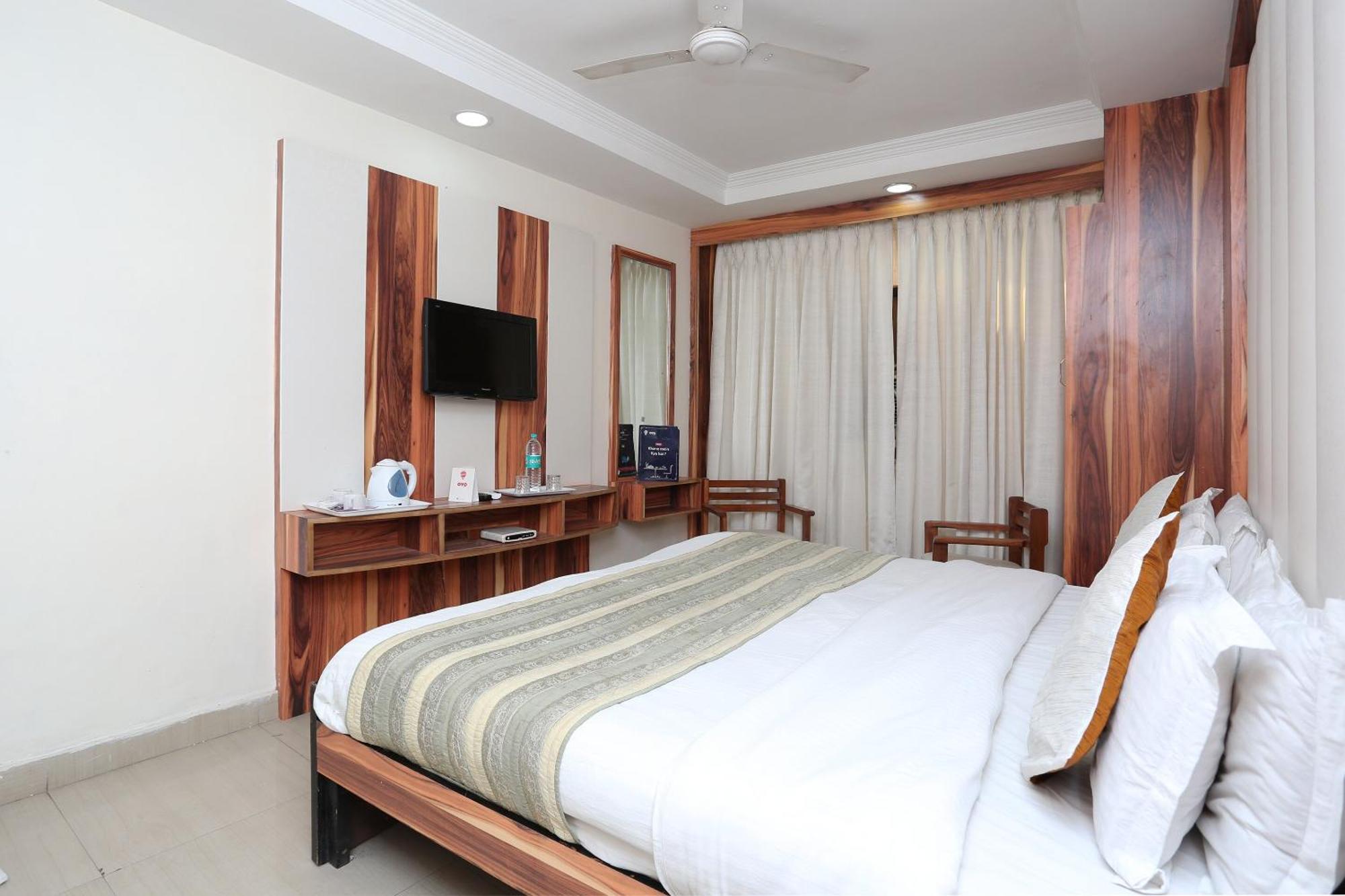Oyo Flagship Hotel F Five New Delhi Luaran gambar