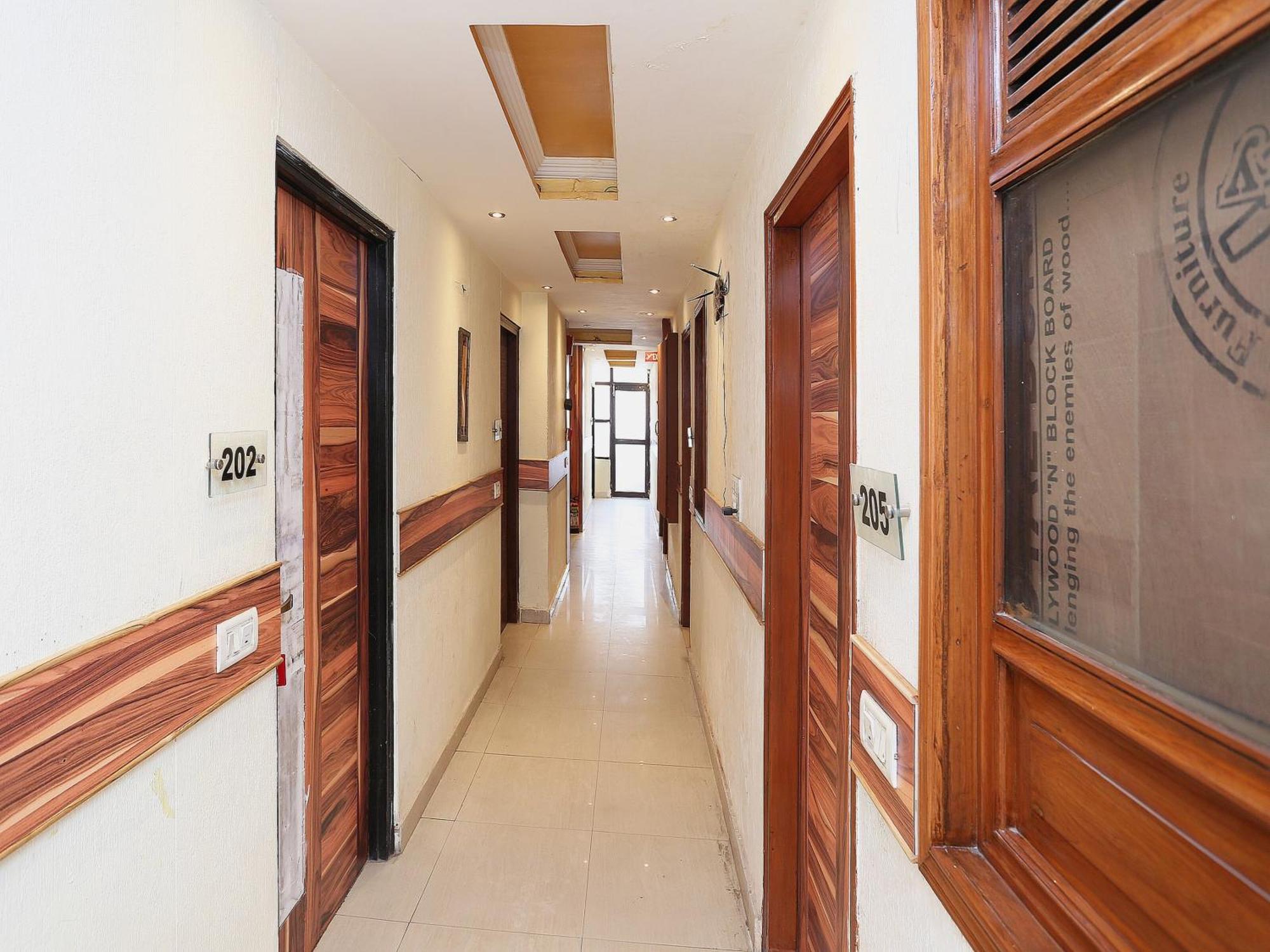 Oyo Flagship Hotel F Five New Delhi Luaran gambar