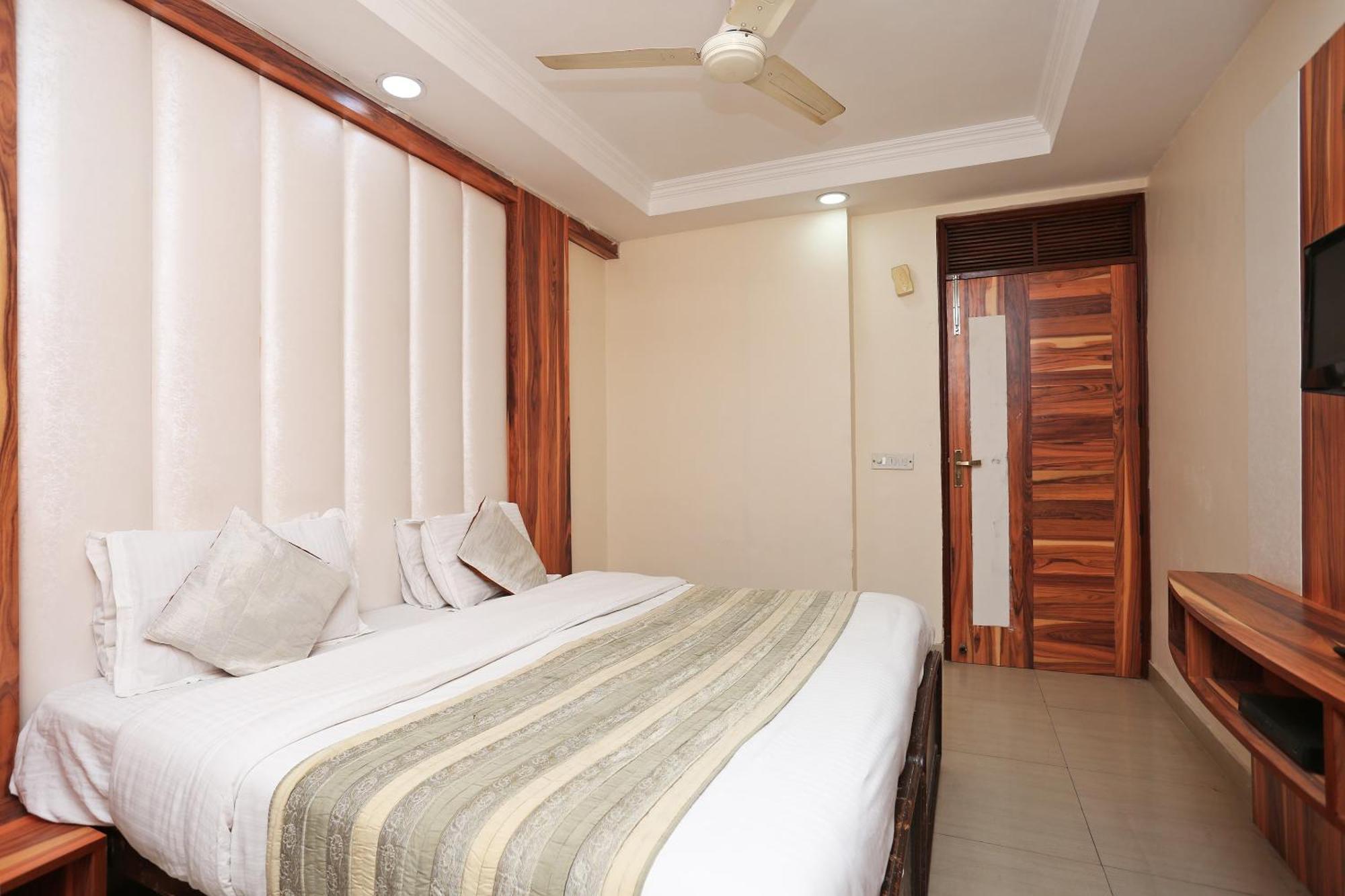 Oyo Flagship Hotel F Five New Delhi Luaran gambar