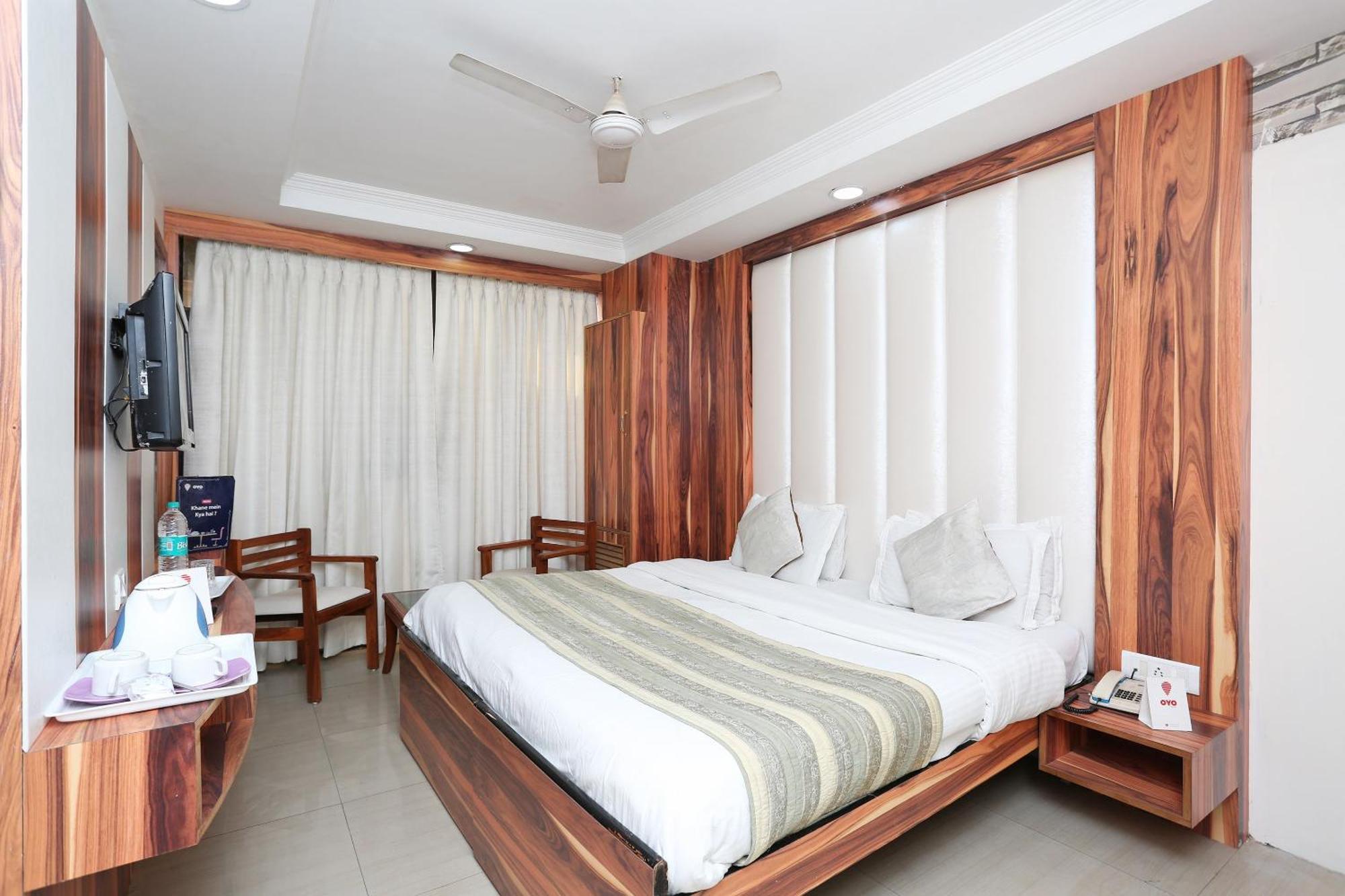 Oyo Flagship Hotel F Five New Delhi Luaran gambar